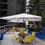 Apartamento Com 02 Quartos, Beira Mar, Fortaleza - Ce.